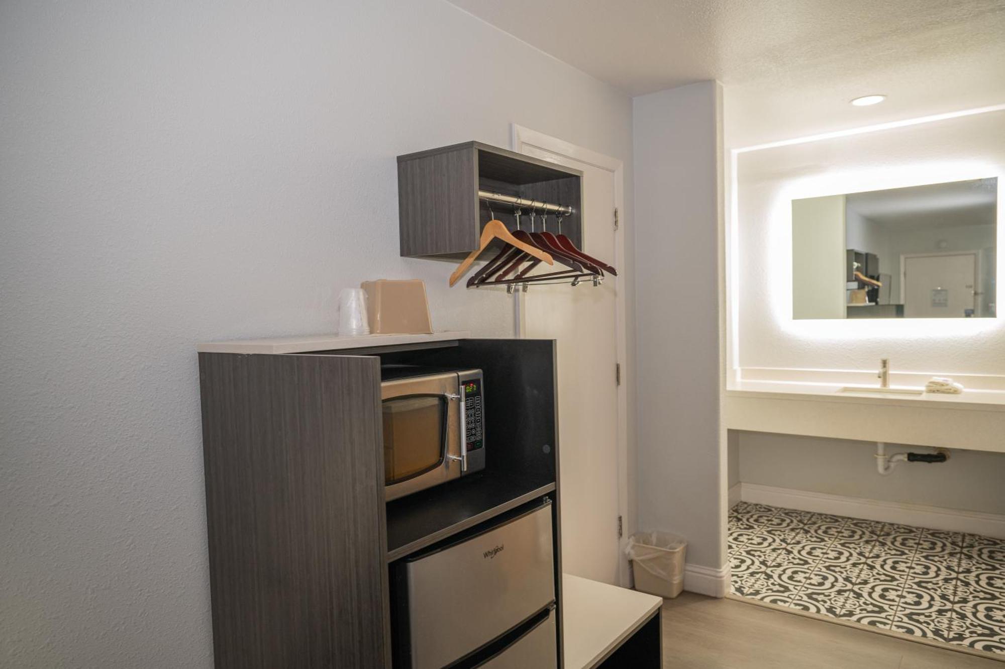6 Soledad, Ca