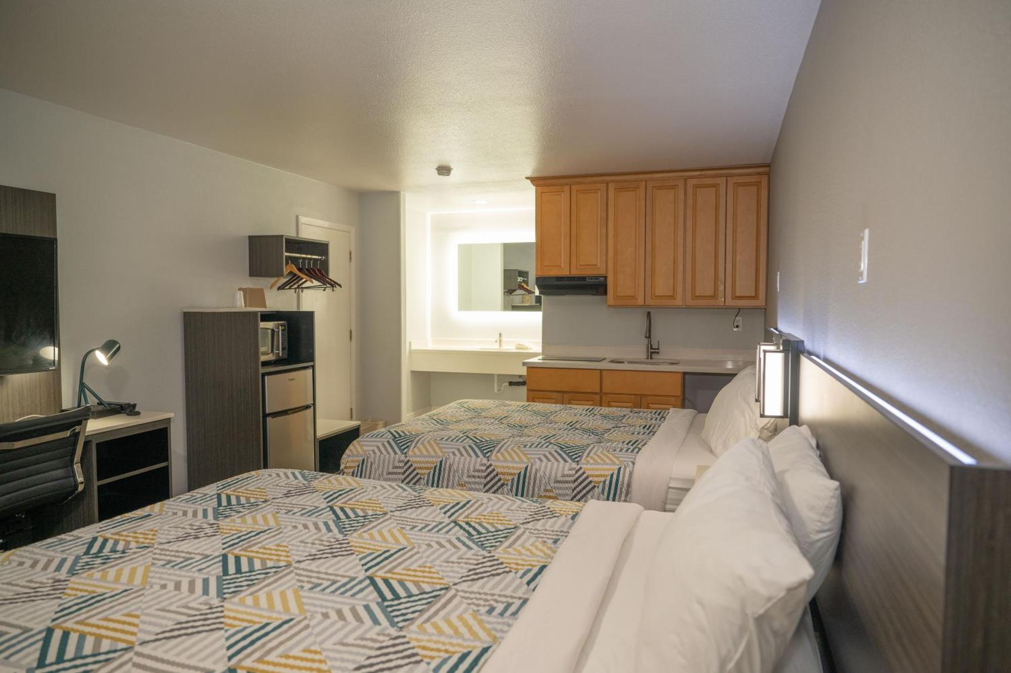 6 Soledad, Ca Hotel